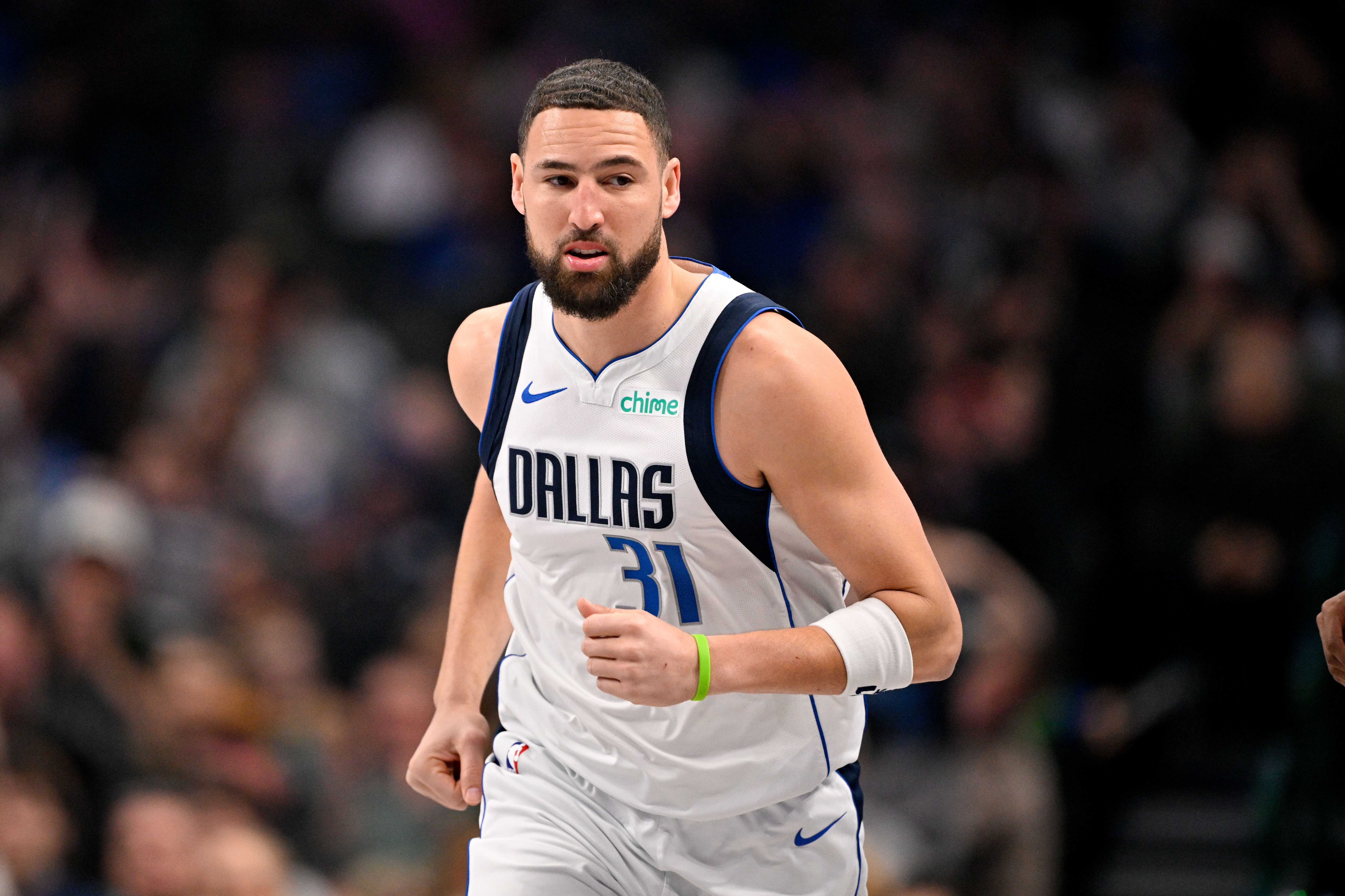 AYX GAMES-战旧主表现一般般！克莱三分6中2仅得到6分 另有4板1抢断